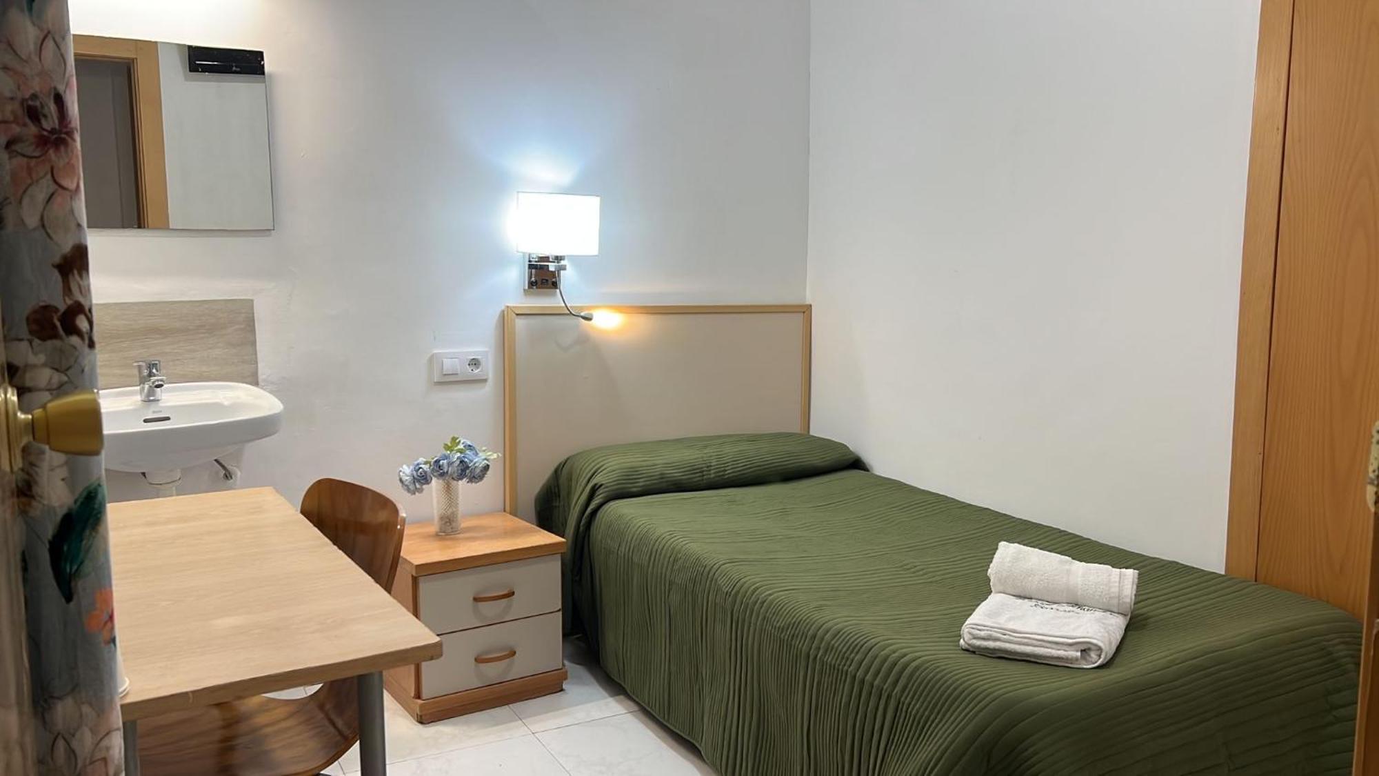 Single Room,1523050576:JPEG